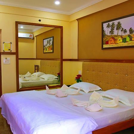 Summerville Beach Resort Candolim Exterior foto