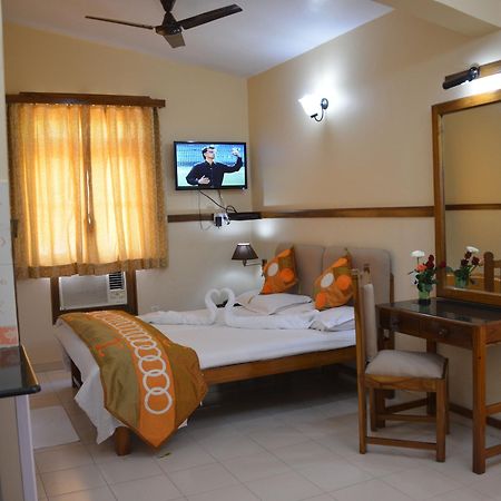 Summerville Beach Resort Candolim Exterior foto