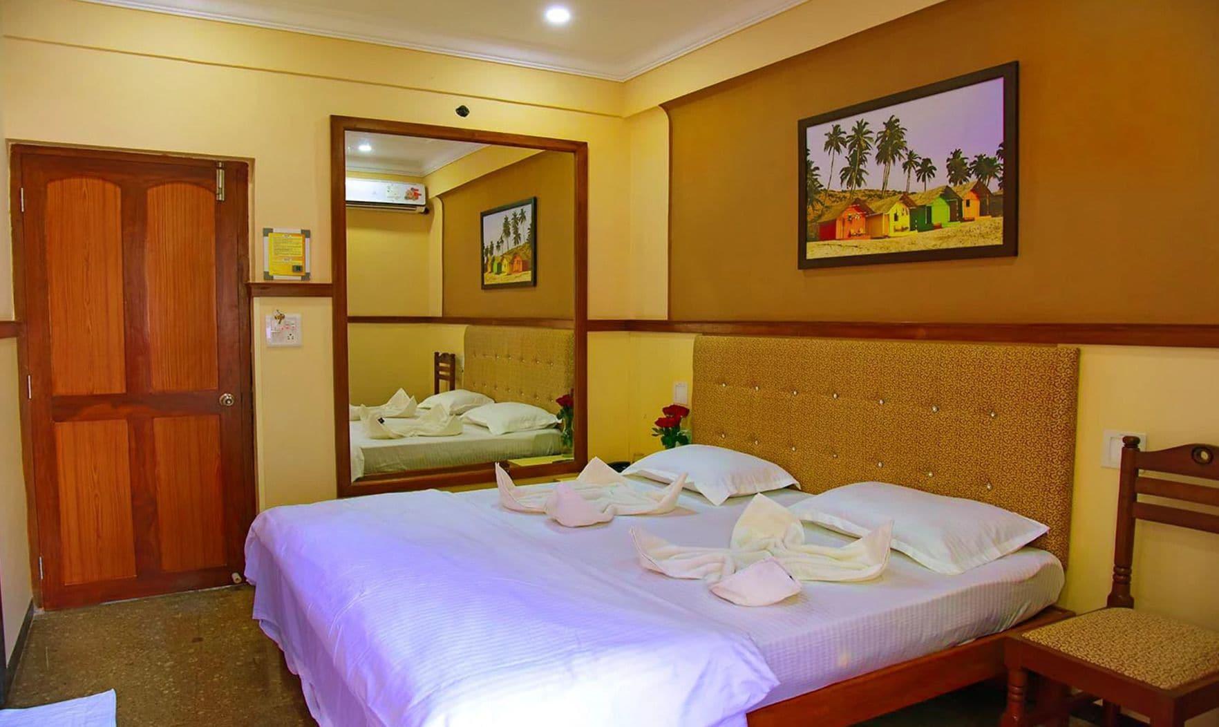 Summerville Beach Resort Candolim Exterior foto