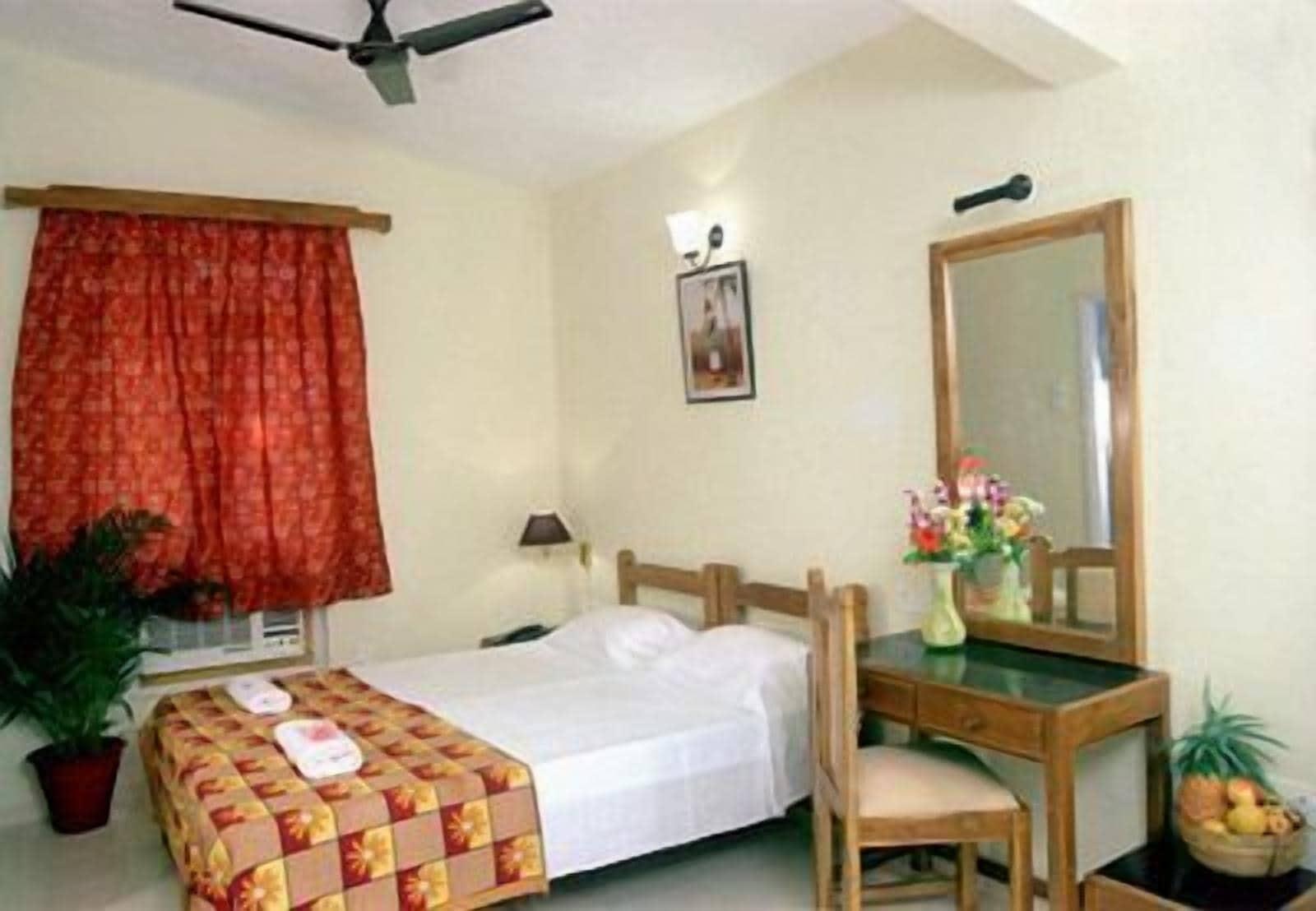 Summerville Beach Resort Candolim Exterior foto