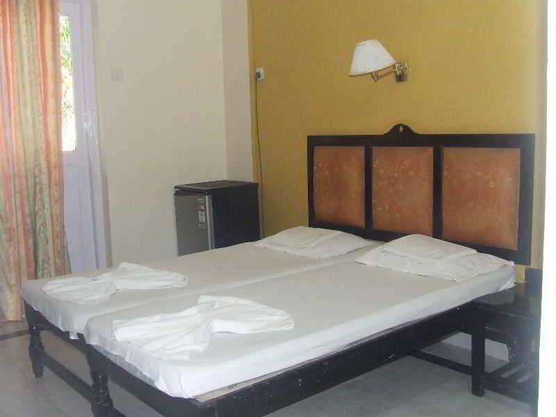 Summerville Beach Resort Candolim Exterior foto