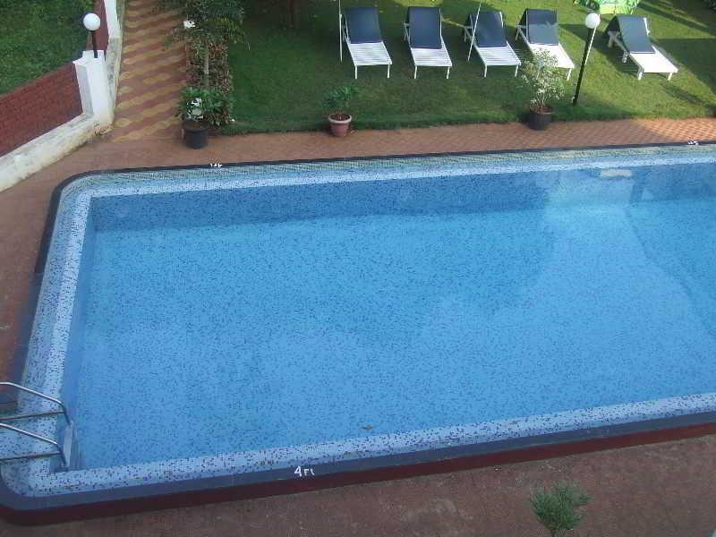 Summerville Beach Resort Candolim Exterior foto
