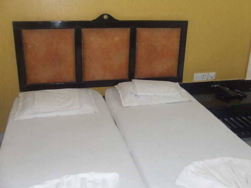 Summerville Beach Resort Candolim Exterior foto