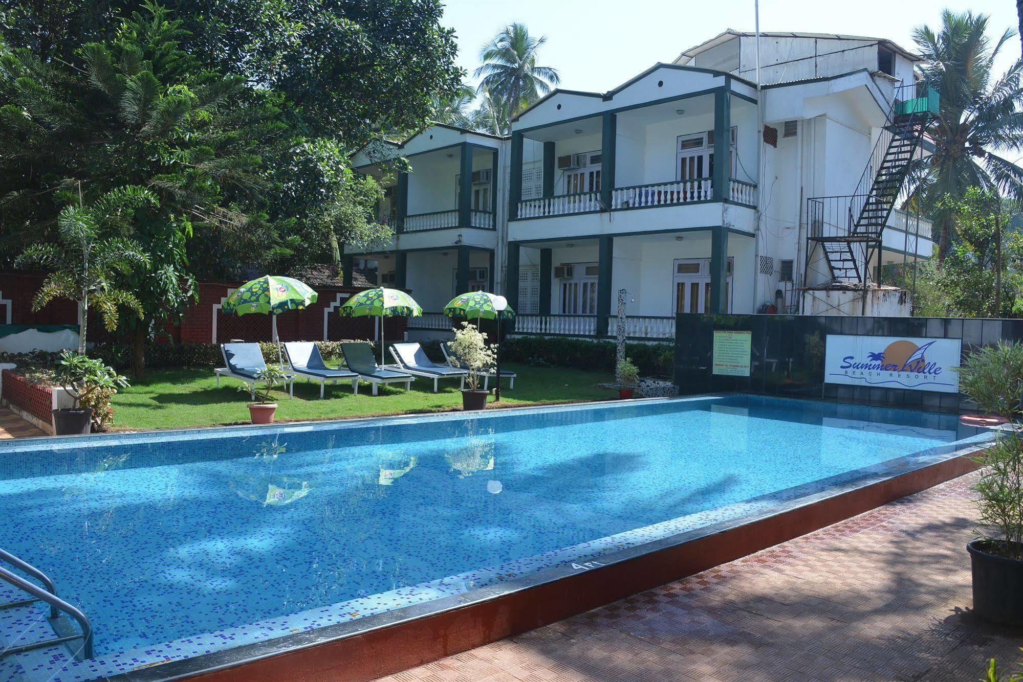 Summerville Beach Resort Candolim Exterior foto